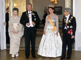 Imperial couple host banquet